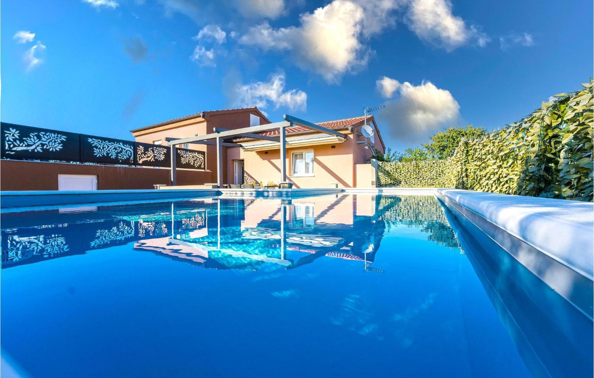 Ferienhaus Beautiful In With Jacuzzi Vir